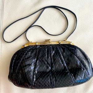 Judith Leiber blk snake skin evening purse